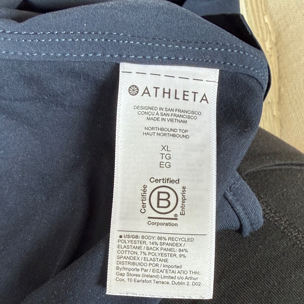 Athleta XL Navy V-Neck Short Sleeve Blouse - Picture 4 of 4